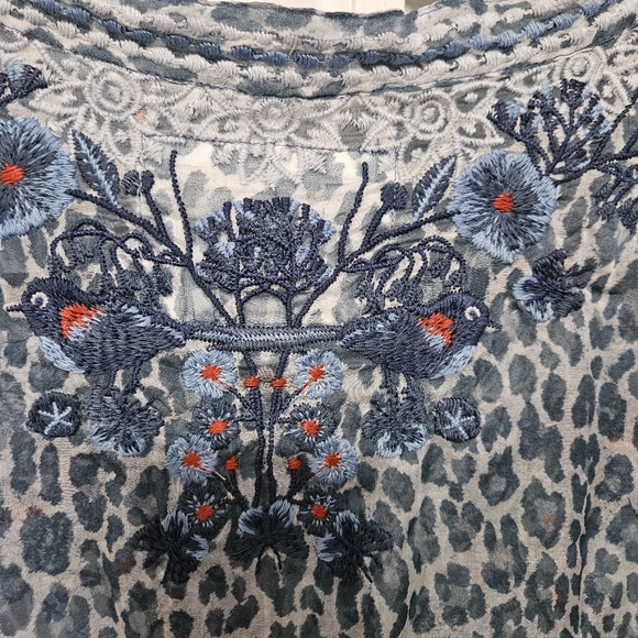 This is a Johnny Was Biya embroidered silk blouse in a blue and gray leopard XXL - Picture 10 of 12